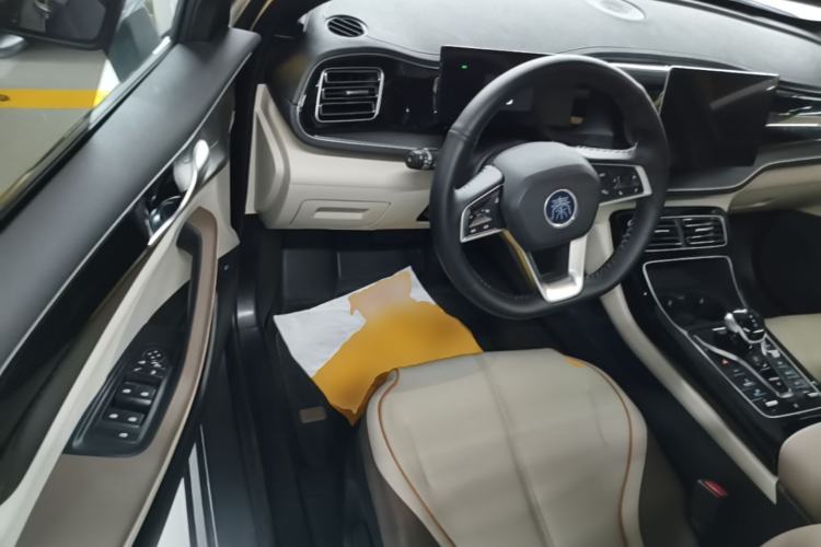 Used BYD Qin PLUS 2023 Champion Edition DM-i 120KM Leading Model Driver Seat