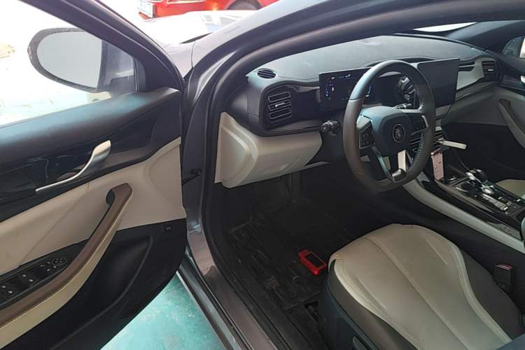 Used BYD Qin PLUS 2023 Champion Edition DM-i 55KM Leading Model Driver Seat