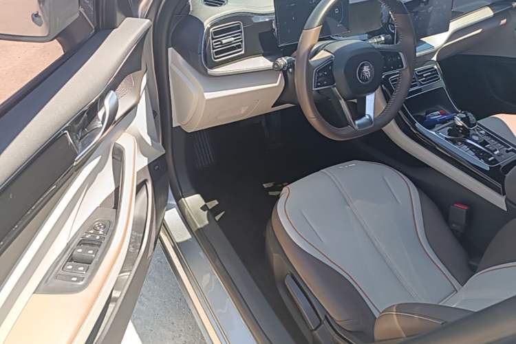 Used BYD Qin PLUS 2023 Champion Edition DM-i 120KM Leading Model Driver Seat