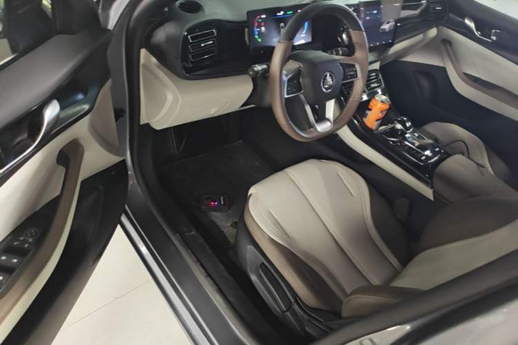 Used BYD Qin PLUS 2023 Champion Edition DM-i 55KM Leading Model Driver Seat