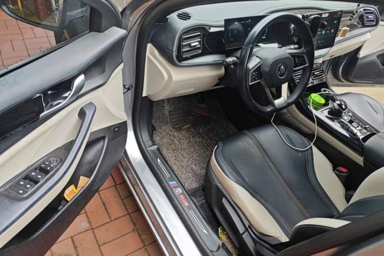 Used BYD Qin PLUS 2023 Champion Edition DM-i 55KM Leading Model Driver Seat