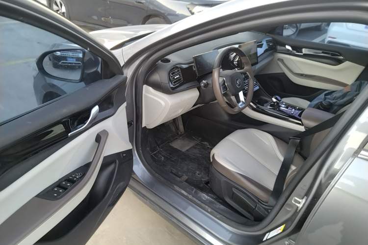 Used BYD Qin PLUS 2023 Champion Edition DM-i 55KM Leading Model Driver Seat