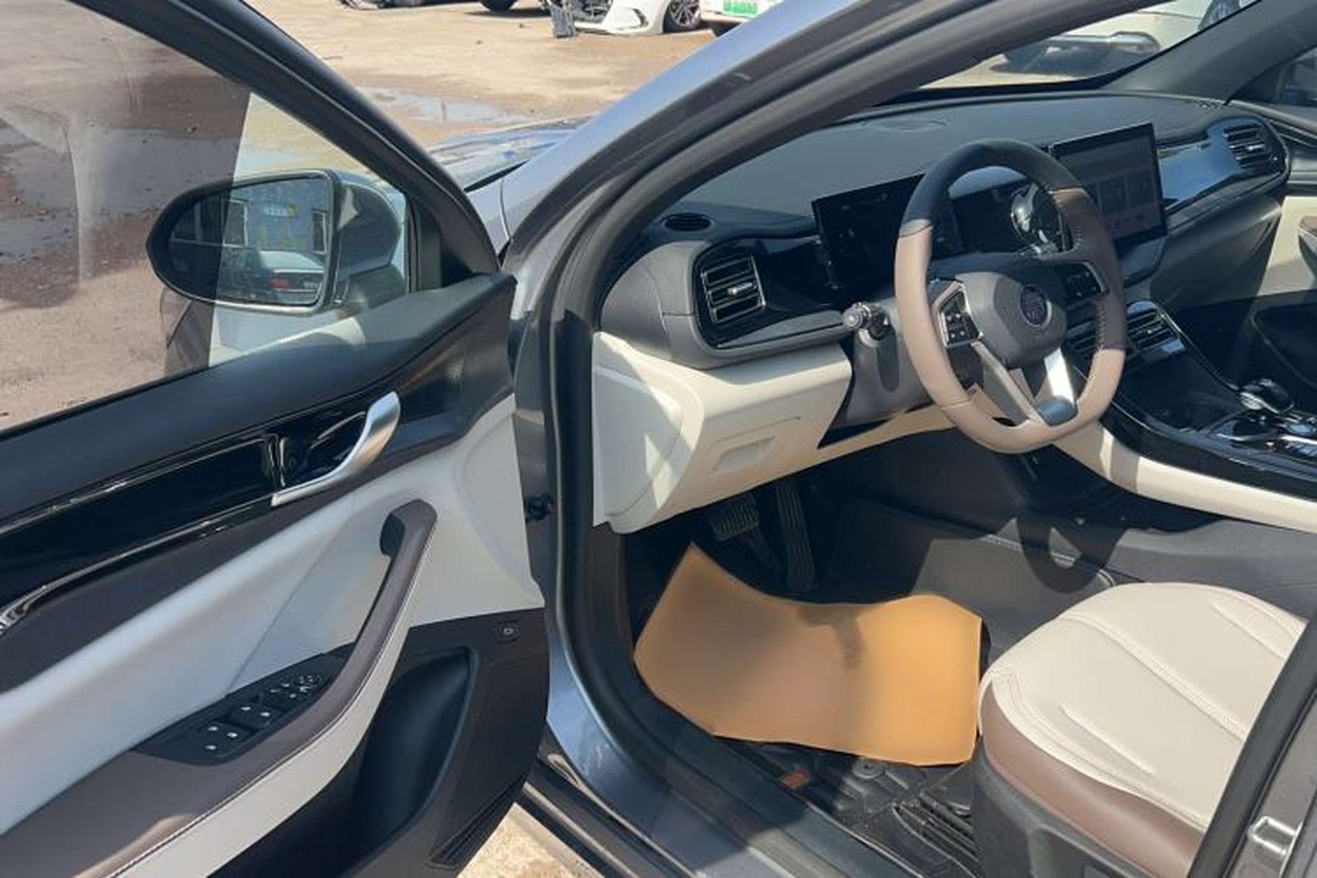 Used BYD Qin PLUS 2023 Champion Edition DM-i 55KM Leading Model Driver Seat