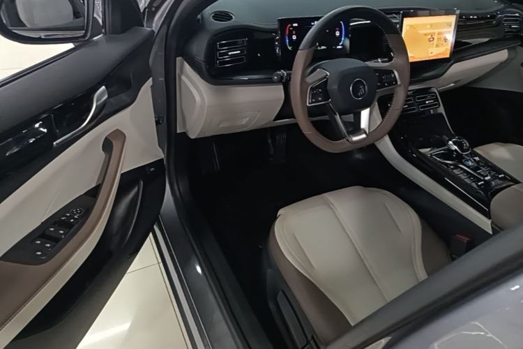 Used BYD Qin PLUS 2023 Champion Edition DM-i 55KM Leading Model Driver Seat