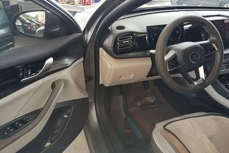 Used BYD Qin PLUS 2023 Champion Edition DM-i 55KM Leading Model Driver Seat