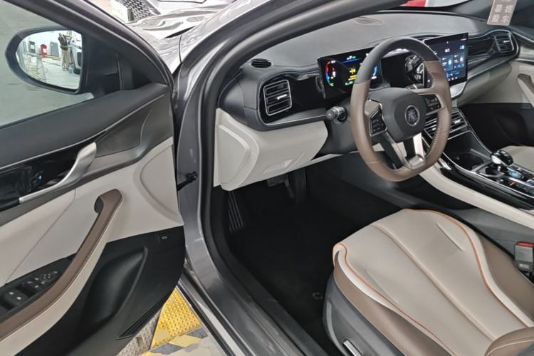 Used BYD Qin PLUS 2023 Champion Edition DM-i 55KM Superior Model Driver Seat