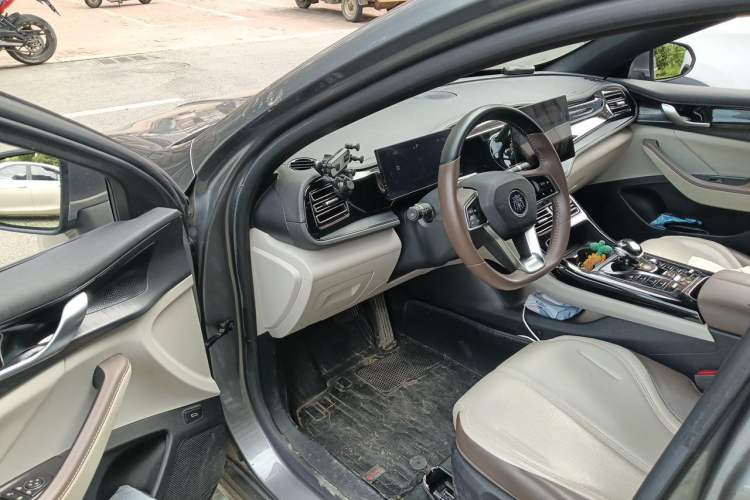 Used BYD Qin PLUS 2023 Champion Edition DM-i 55KM Leading Model Driver Seat