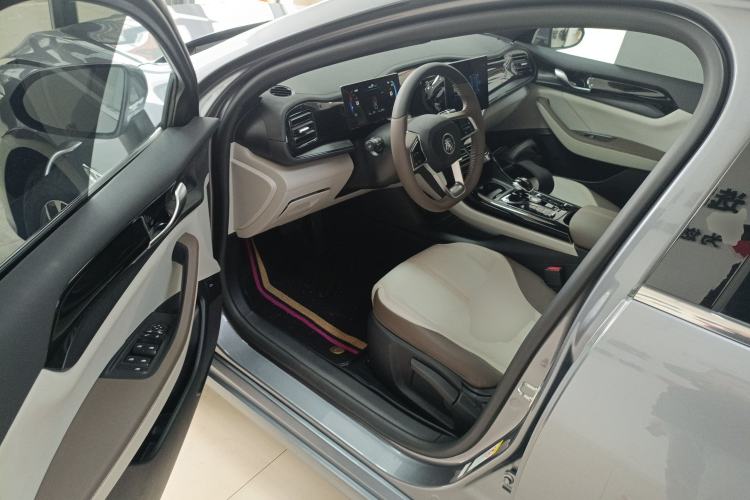 Used BYD Qin PLUS 2023 Champion Edition DM-i 55KM Leading Model Driver Seat