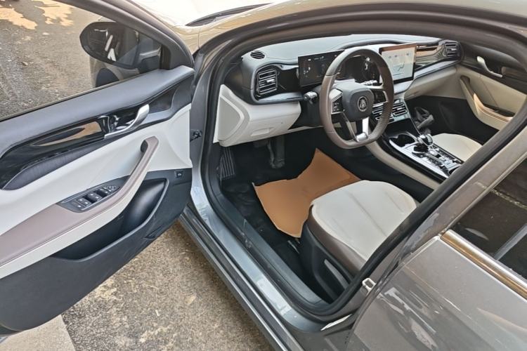 Used BYD Qin PLUS 2023 Champion Edition DM-i 55KM Leading Model Driver Seat