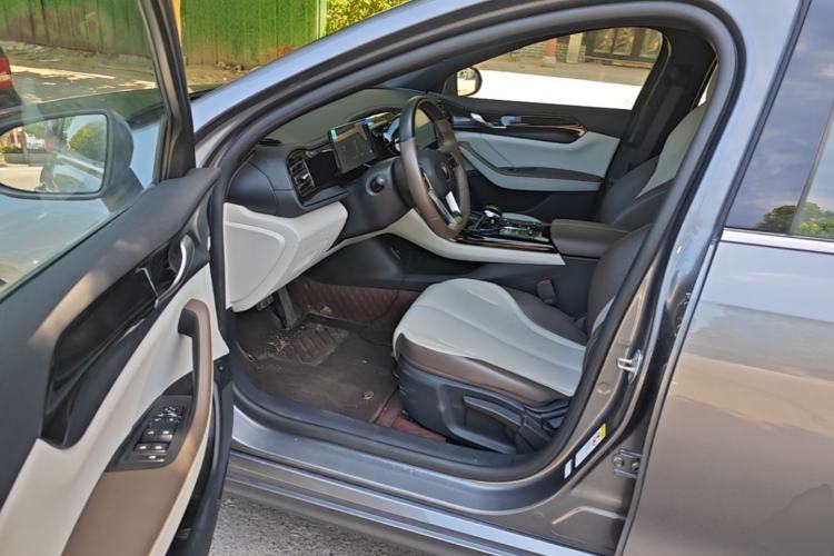 Used BYD Qin PLUS 2023 Champion Edition DM-i 55KM Leading Model Driver Seat
