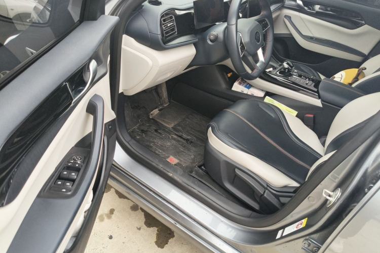 Used BYD Qin PLUS 2023 Champion Edition DM-i 55KM Leading Model Driver Seat