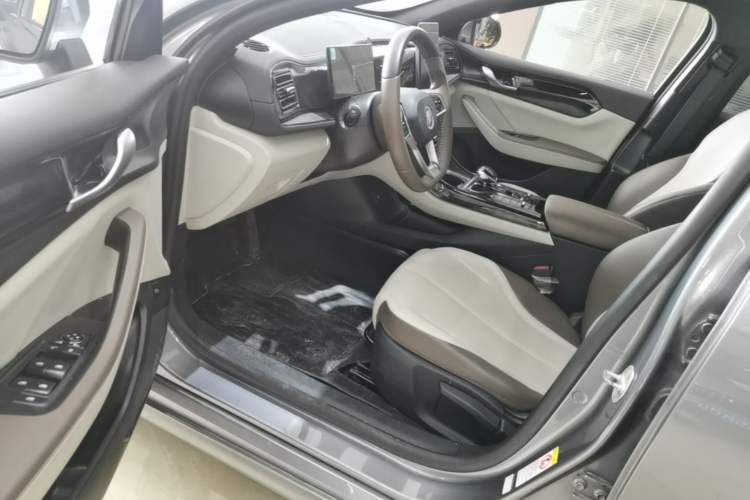 Used BYD Qin PLUS 2023 Champion Edition DM-i 55KM Leading Model Driver Seat