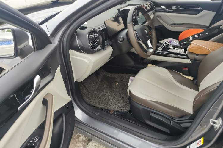 Used BYD Qin PLUS 2023 Champion Edition DM-i 55KM Superior Model Driver Seat