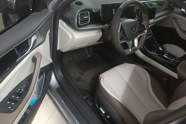 Used BYD Qin PLUS 2023 Champion Edition EV 420KM Superior Model Driver Seat