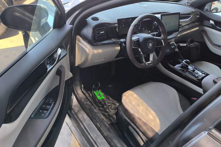 Used BYD Qin PLUS 2023 Champion Edition DM-i 55KM Leading Model Driver Seat