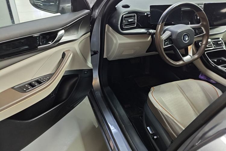 Used BYD Qin PLUS 2023 Champion Edition DM-i 55KM Superior Model Driver Seat