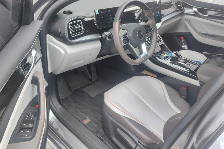 Used BYD Qin PLUS 2023 Champion Edition DM-i 120KM Leading Model Driver Seat