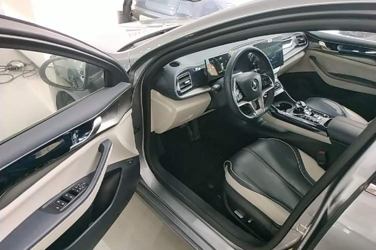 Used BYD Qin PLUS 2023 Champion Edition DM-i 120KM Excellence Model Driver Seat