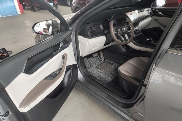 Used BYD Qin PLUS 2023 Champion Edition DM-i 55KM Leading Model Driver Seat