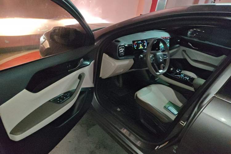 Used BYD Qin PLUS 2023 Champion Edition DM-i 55KM Leading Model Driver Seat