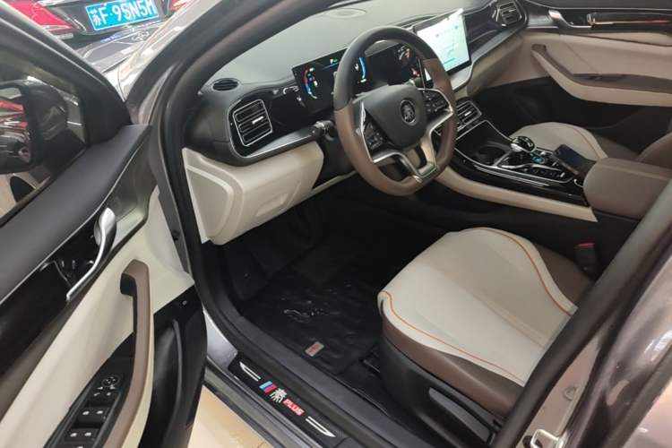 Used BYD Qin PLUS 2023 Champion Edition EV 510KM Leading Model Driver Seat