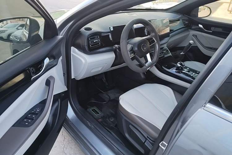 Used BYD Qin PLUS 2023 Champion Edition DM-i 55KM Leading Model Driver Seat