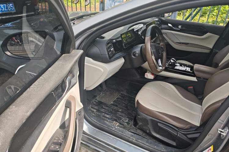 Used BYD Qin PLUS 2023 Champion Edition DM-i 55KM Leading Model Driver Seat