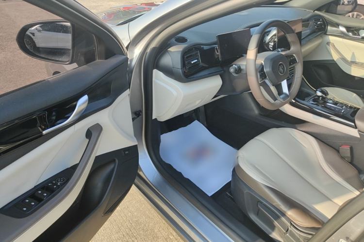 Used BYD Qin PLUS 2023 Champion Edition DM-i 55KM Leading Model Driver Seat
