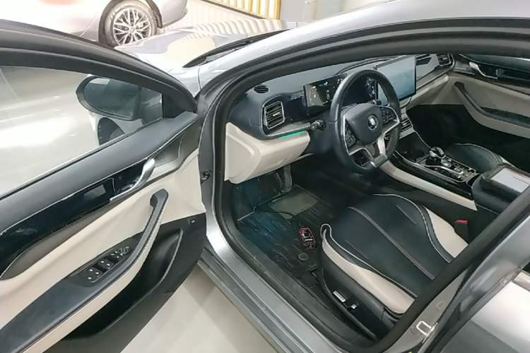 Used BYD Qin PLUS 2023 Champion Edition DM-i 120KM Excellence Model Driver Seat