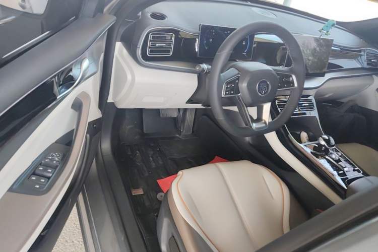 Used BYD Qin PLUS 2023 Champion Edition DM-i 120KM Leading Model Driver Seat
