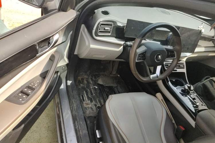 Used BYD Qin PLUS 2023 Champion Edition DM-i 120KM Excellence Model Driver Seat
