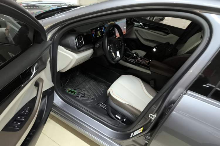 Used BYD Qin PLUS 2023 Champion Edition DM-i 120KM Beyond Model Driver Seat