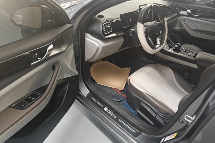 Used BYD Qin PLUS 2023 Champion Edition DM-i 120KM Leading Model Driver Seat