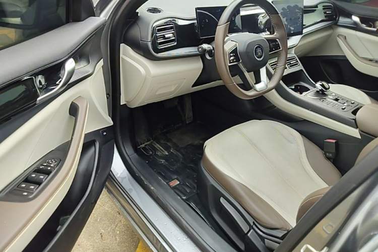 Used BYD Qin PLUS 2023 Champion Edition DM-i 55KM Leading Model Driver Seat