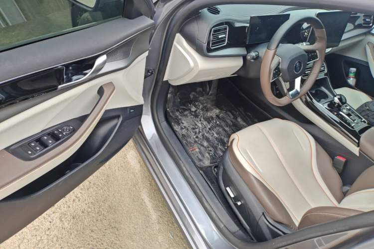 Used BYD Qin PLUS 2023 Champion Edition DM-i 120KM Beyond Model Driver Seat