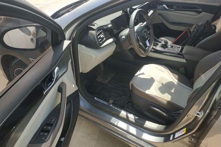 Used BYD Qin PLUS 2023 Champion Edition DM-i 120KM Leading Model Driver Seat