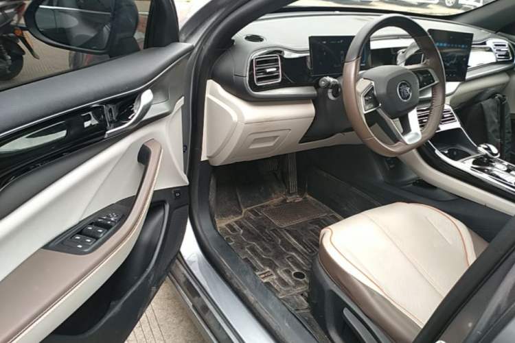 Used BYD Qin PLUS 2023 Champion Edition DM-i 120KM Leading Model Driver Seat