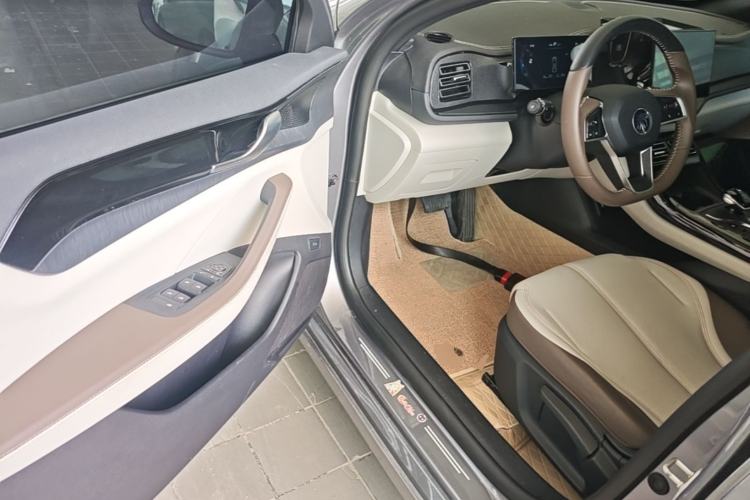 Used BYD Qin PLUS 2023 Champion Edition DM-i 55KM Leading Model Driver Seat