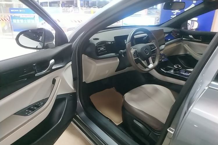 Used BYD Qin PLUS 2023 Champion Edition DM-i 55KM Leading Model Driver Seat