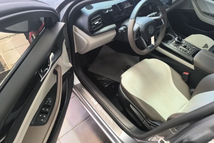Used BYD Qin PLUS 2023 Champion Edition DM-i 55KM Leading Model Driver Seat
