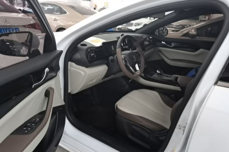 Used BYD Qin PLUS 2023 Champion Edition DM-i 55KM Leading Model Driver Seat