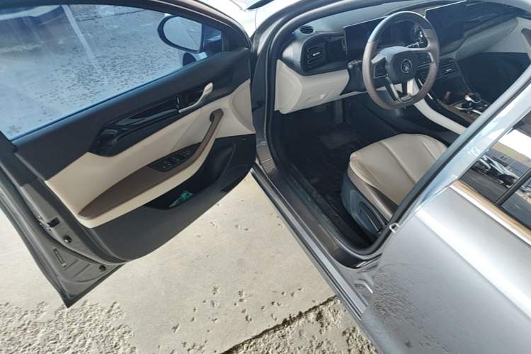 Used BYD Qin PLUS 2023 Champion Edition DM-i 55KM Leading Model Driver Seat