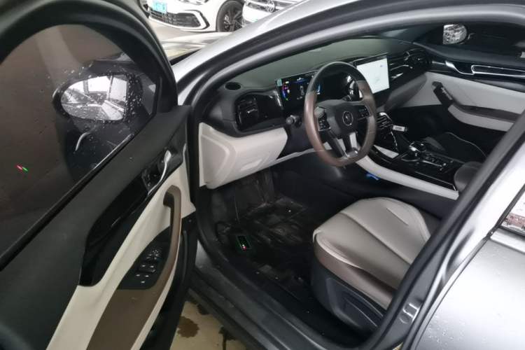 Used BYD Qin PLUS 2023 Champion Edition DM-i 55KM Leading Model Driver Seat