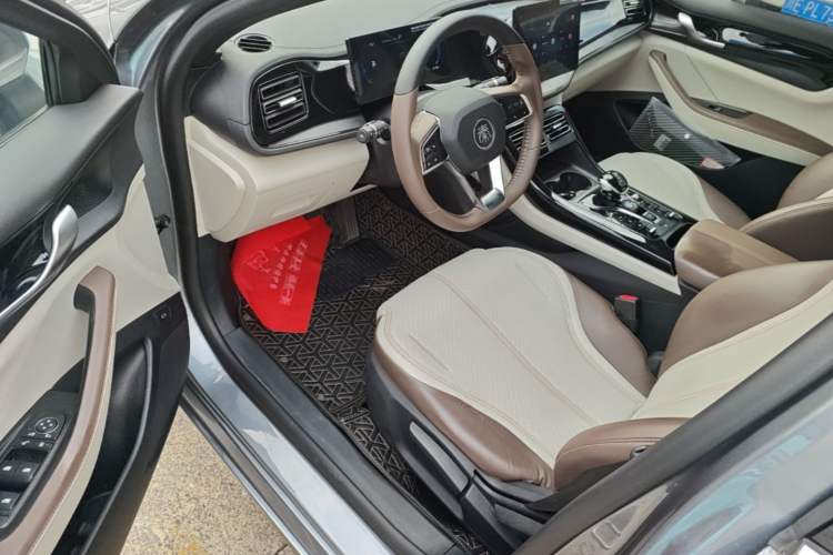 Used BYD Qin PLUS 2023 Champion Edition DM-i 55KM Leading Model Driver Seat