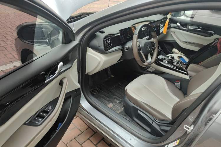 Used BYD Qin PLUS 2023 Champion Edition DM-i 55KM Leading Model Driver Seat