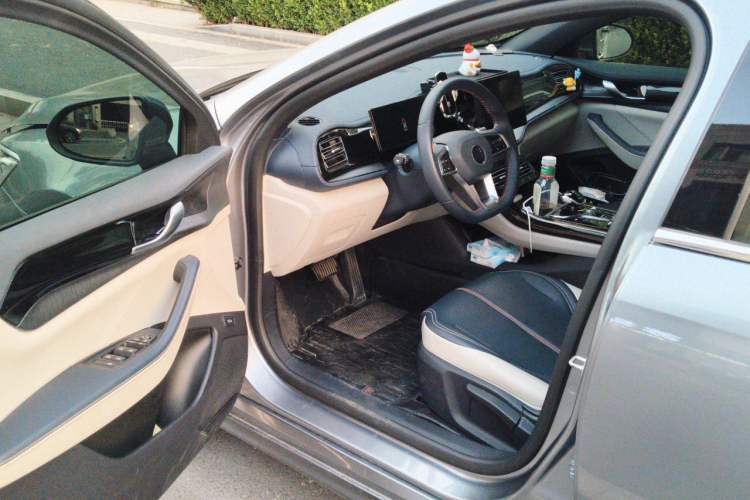 Used BYD Qin PLUS 2023 Champion Edition DM-i 55KM Leading Model Driver Seat