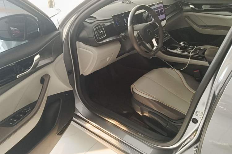 Used BYD Qin PLUS 2023 Champion Edition DM-i 120KM Leading Model Driver Seat