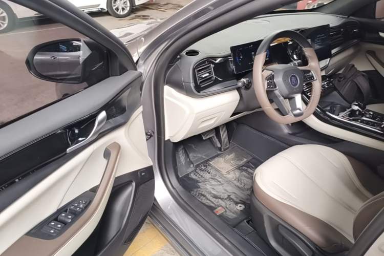 Used BYD Qin PLUS 2023 Champion Edition DM-i 55KM Leading Model Driver Seat