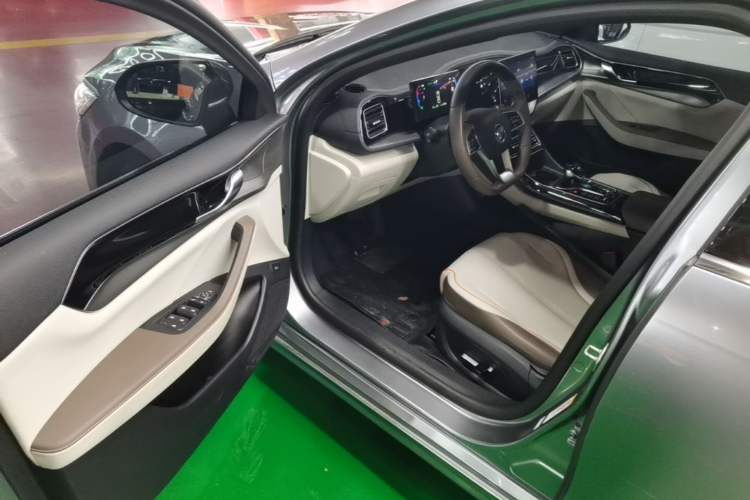 Used BYD Qin PLUS 2023 Champion Edition DM-i 55KM Superior Model Driver Seat