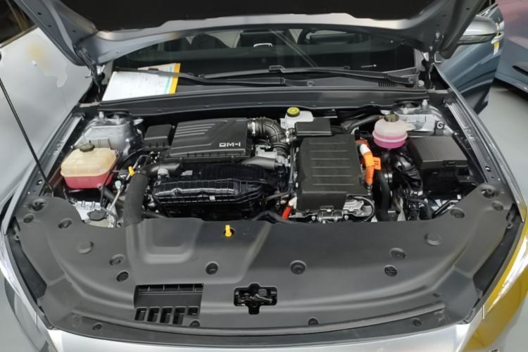 Used BYD Qin PLUS 2023 Champion Edition DM-i 120KM Leading Model Engine Bay